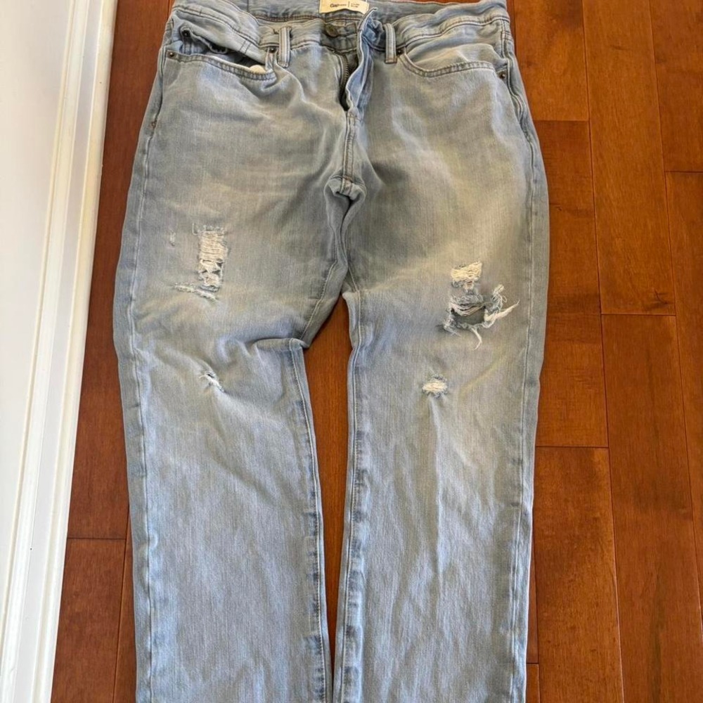 Gap 1969 Mens Jeans 31x30 Slim Fit Light‎ Wash Distressed Denim
